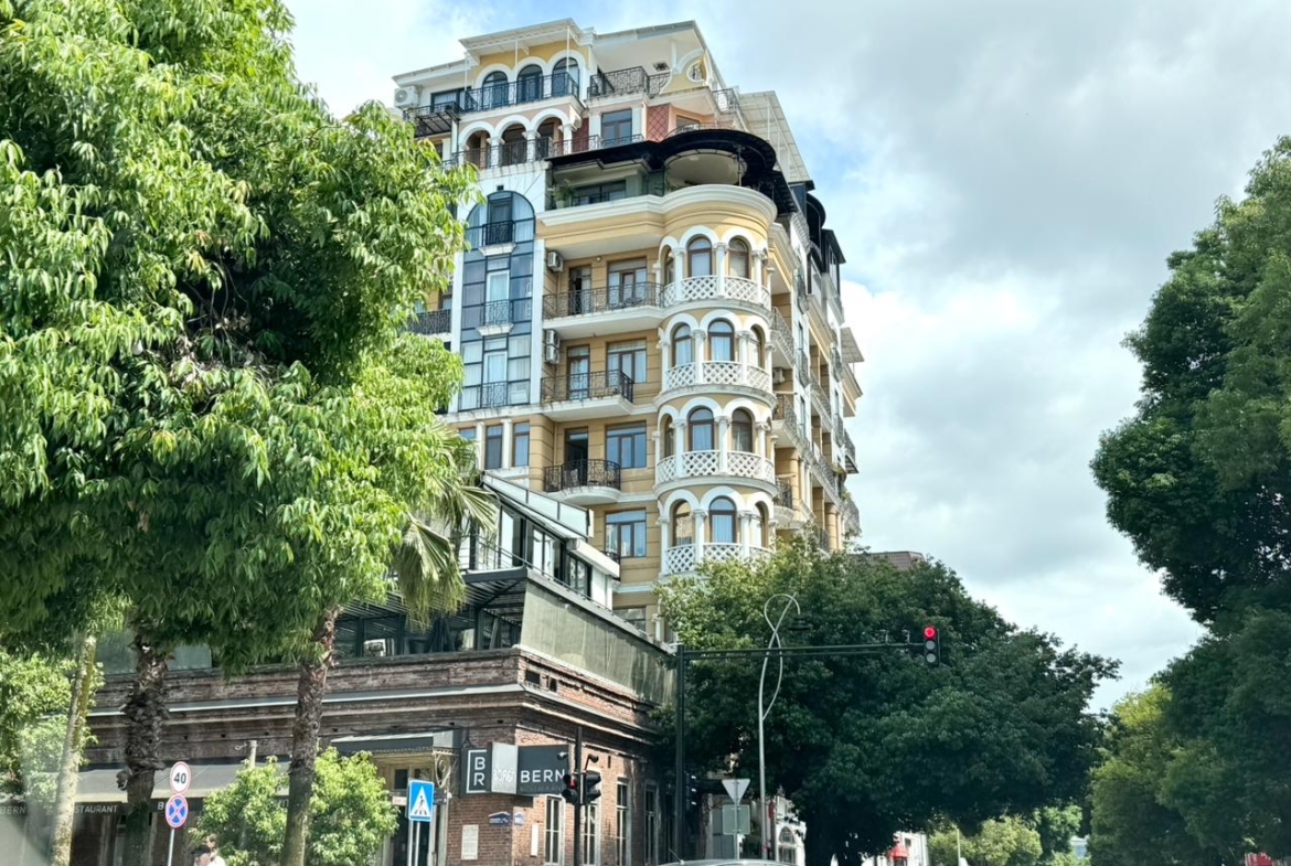 Four room apartment on Rustavelli avenue, Batumi