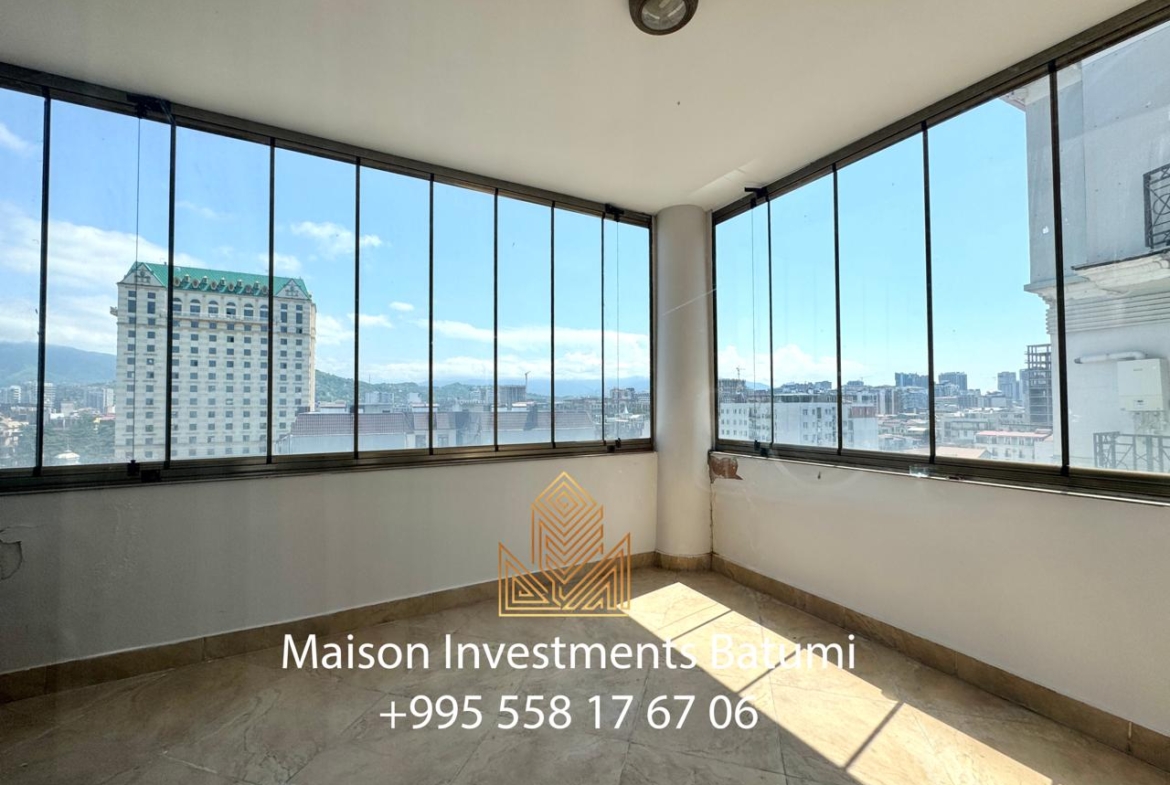Four room apartment on Rustavelli avenue, Batumi