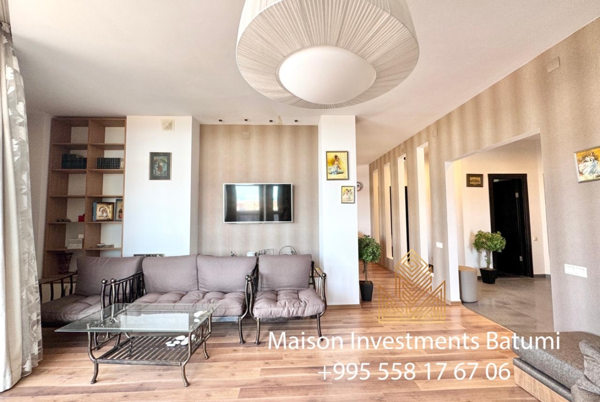 Four room apartment on Rustavelli avenue, Batumi