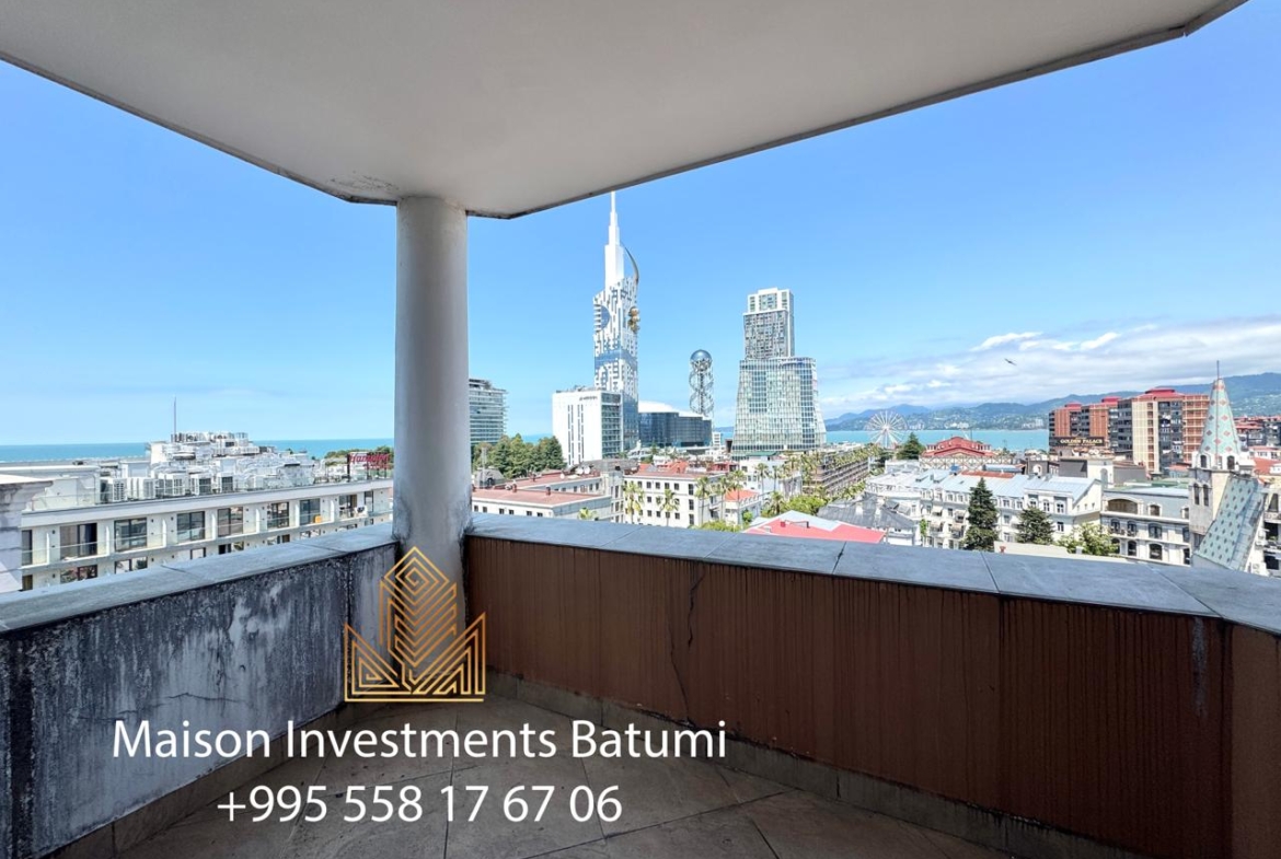 Four room apartment on Rustavelli avenue, Batumi
