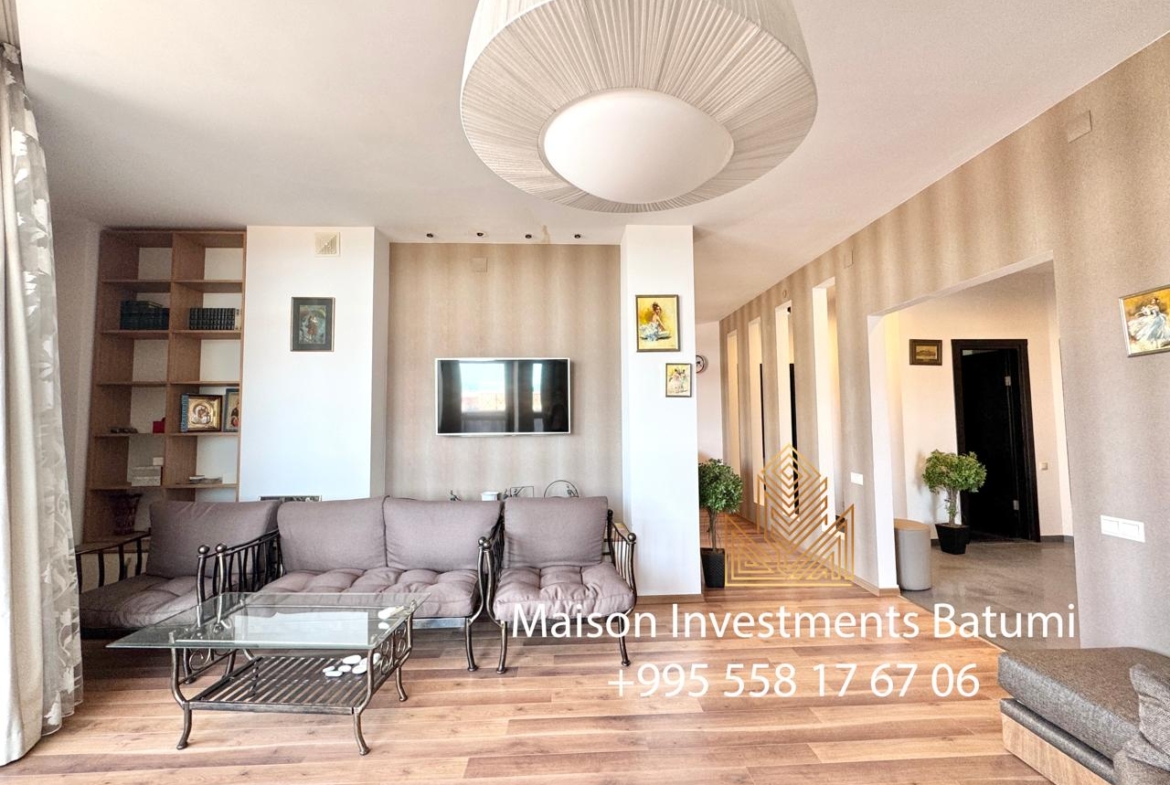 Four room apartment on Rustavelli avenue, Batumi