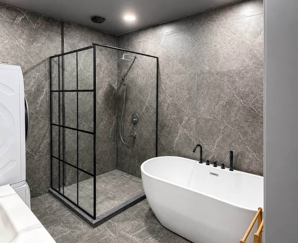 Three room apartment in Intourist Residence