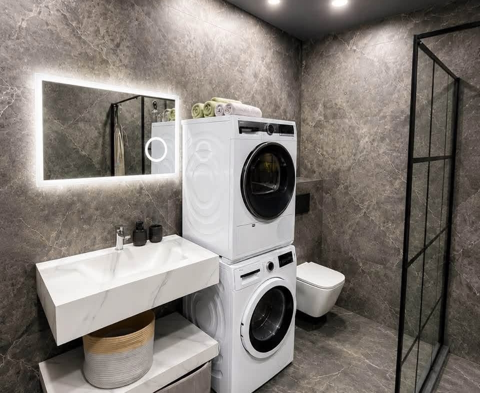 Three room apartment in Intourist Residence