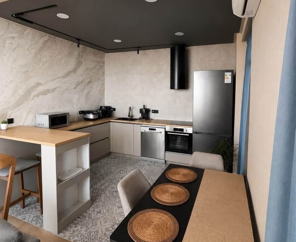 Three room apartment in Intourist Residence