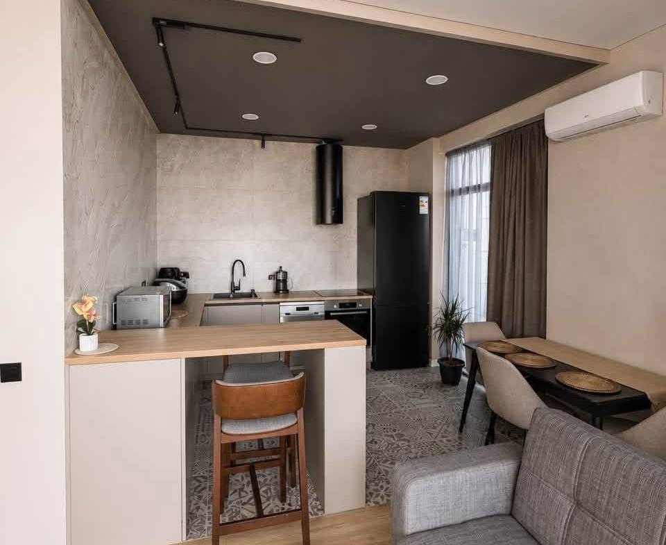 Three room apartment in Intourist Residence