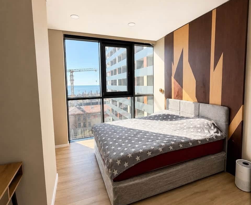 Three room apartment in Intourist Residence