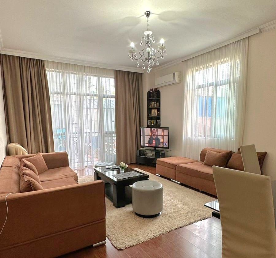cbe9f1d3-5eed-47ea-b225-30a09e88c6b8 Three room apartment on Rustaveli avenue, old Batumi