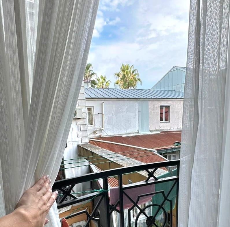 Three room apartment on Rustaveli avenue, old Batumi