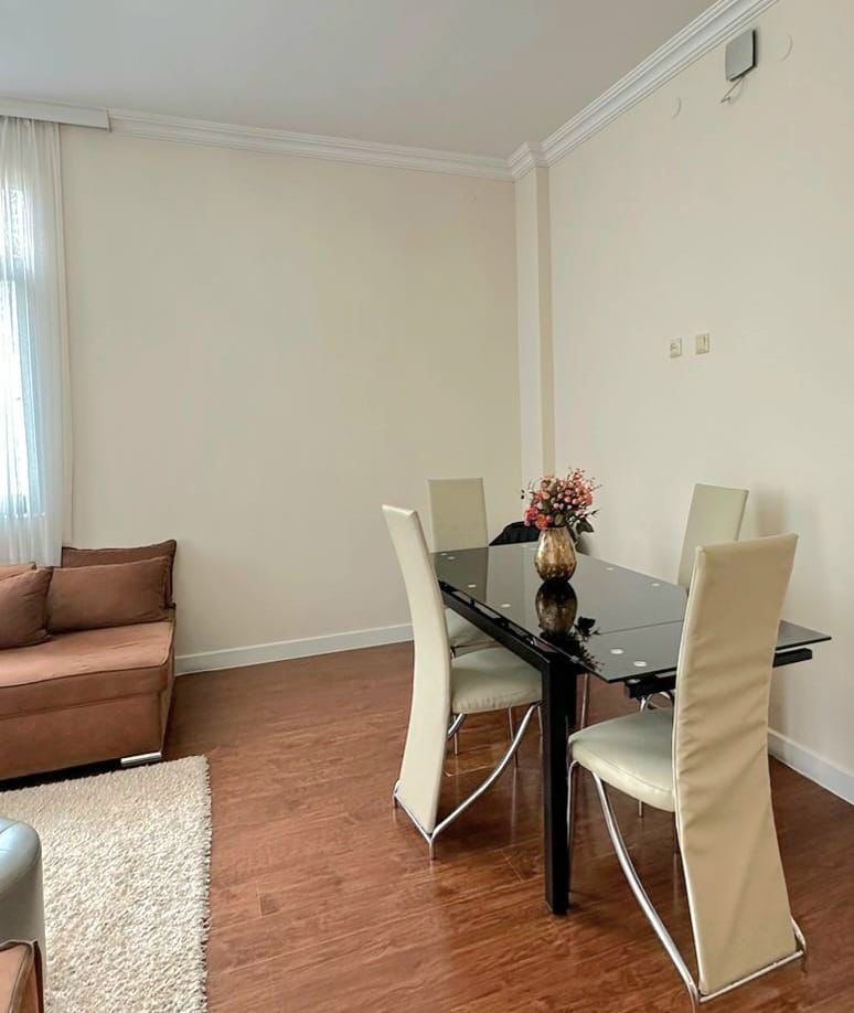ee32946f-a08c-4241-822d-c764c1485584 Three room apartment on Rustaveli avenue, old Batumi