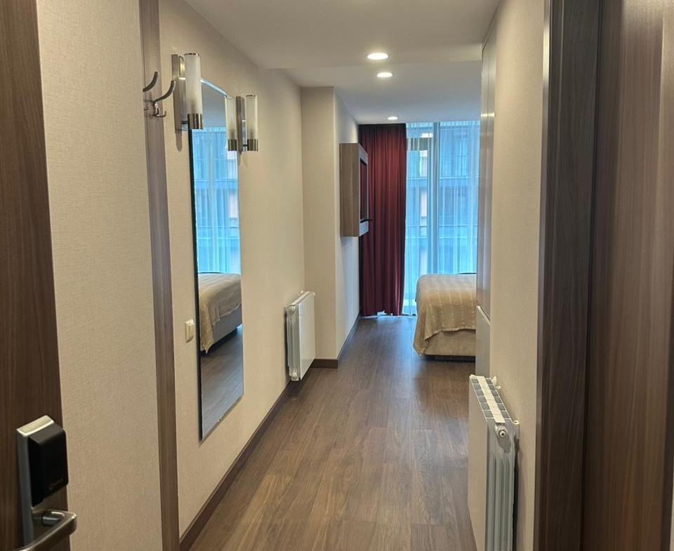 Studio for sale in Sunset, Elt Building