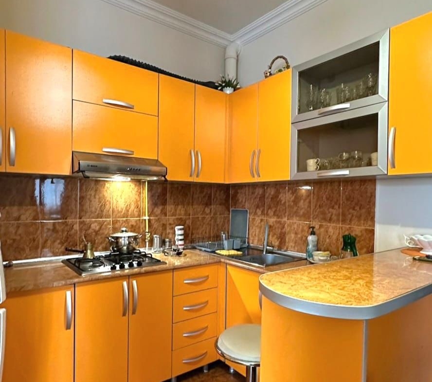 Three room apartment on Rustaveli avenue, old Batumi