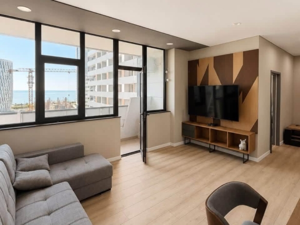 Three room apartment in Intourist Residence