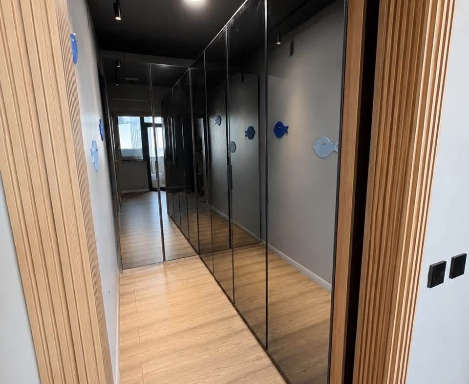 Three room apartment in Intourist Residence