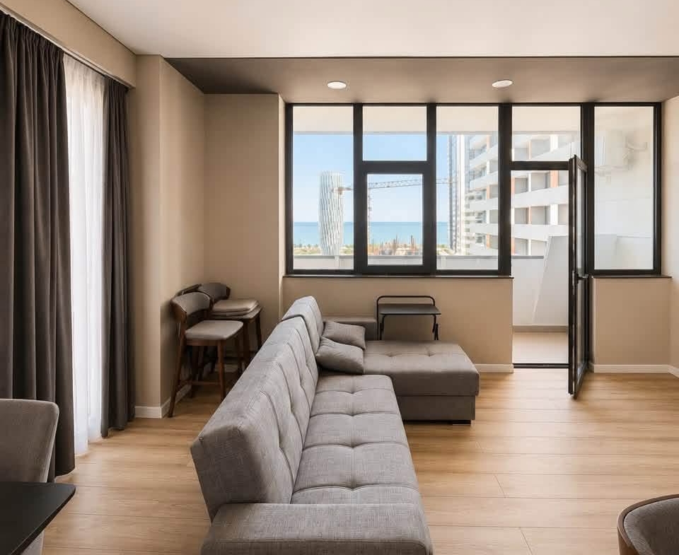 Three room apartment in Intourist Residence