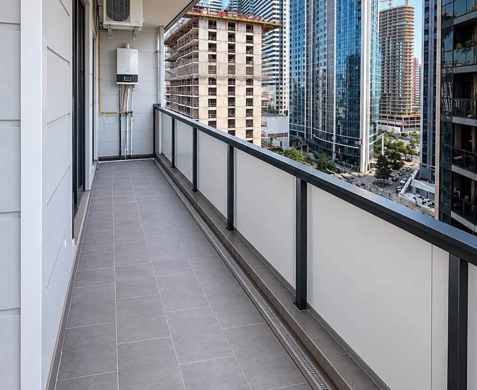 Three room apartment in Intourist Residence