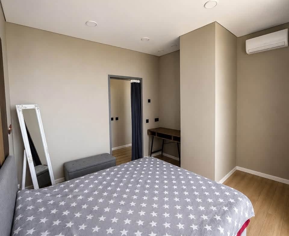 Three room apartment in Intourist Residence