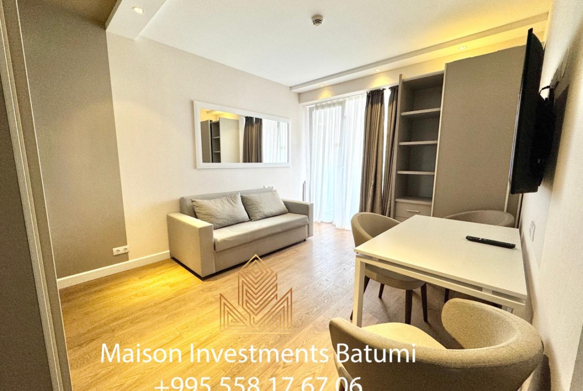 Two room apartment in Alliance Palace Marriott