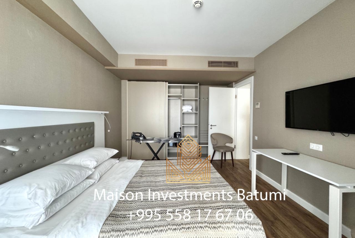 Two room apartment in Alliance Palace Marriott