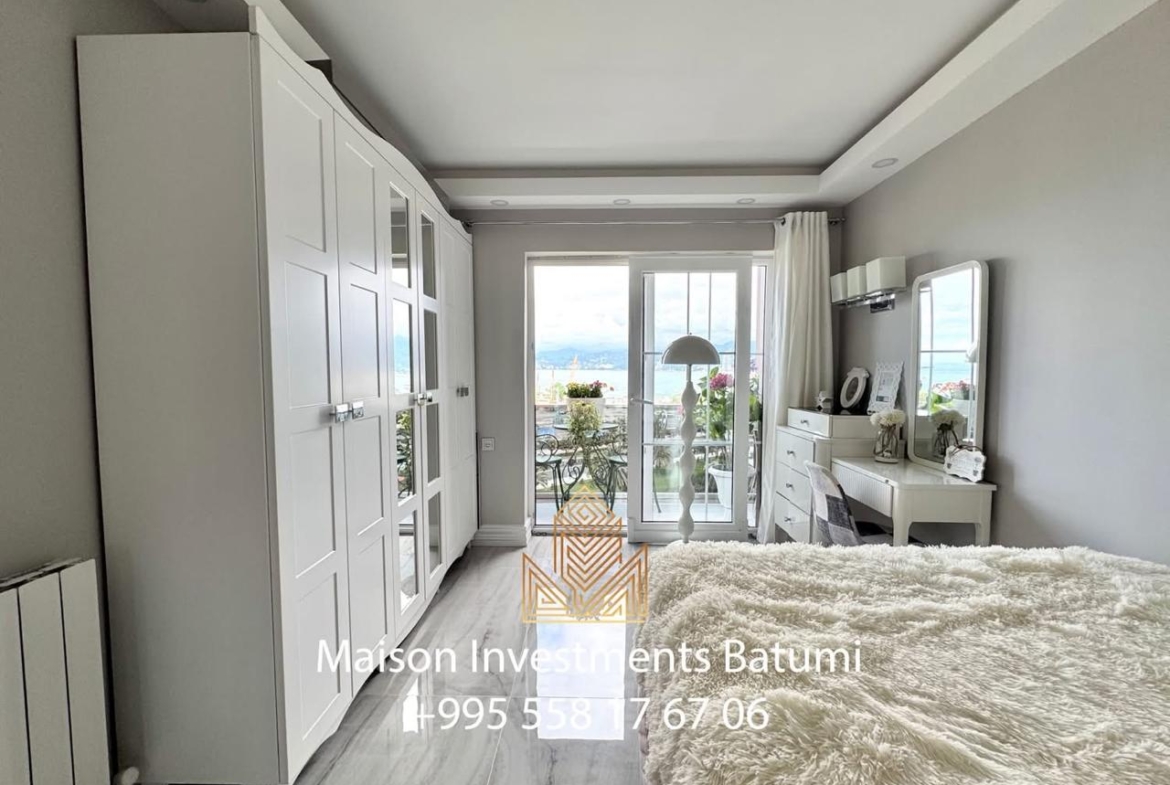 Three room apartment on Rustaveli avenue