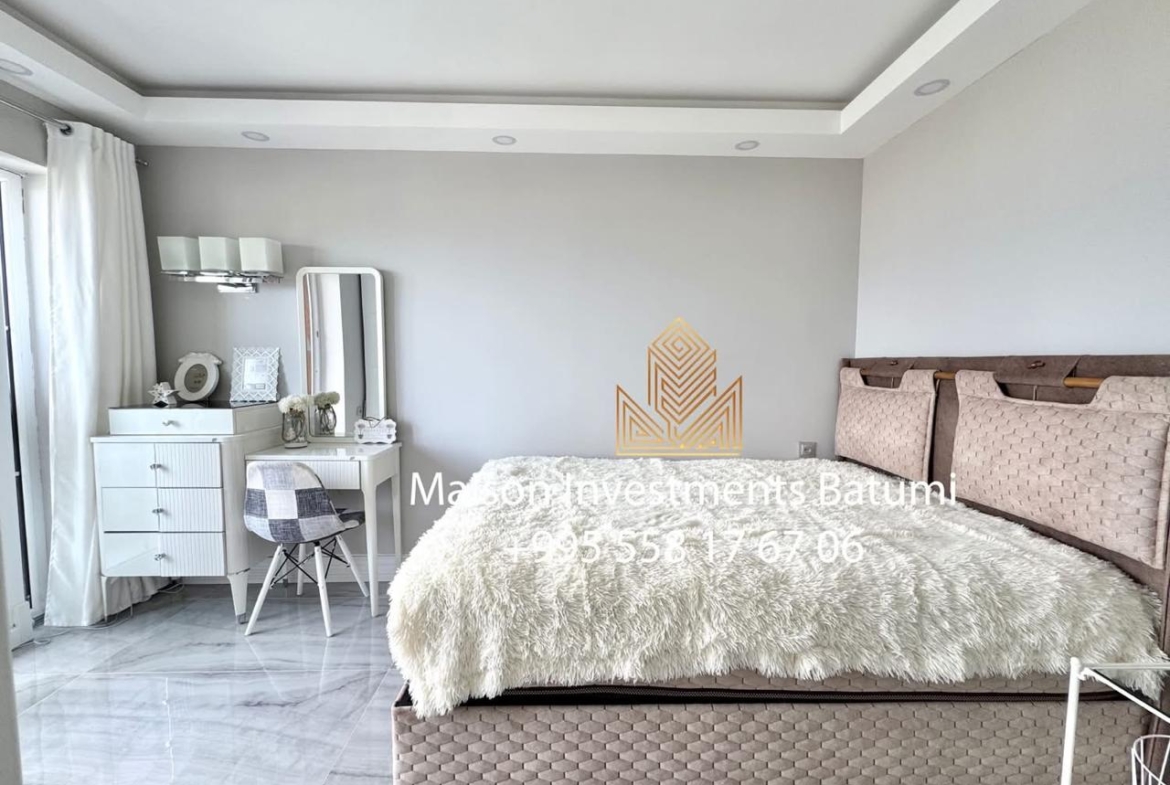 Three room apartment on Rustaveli avenue