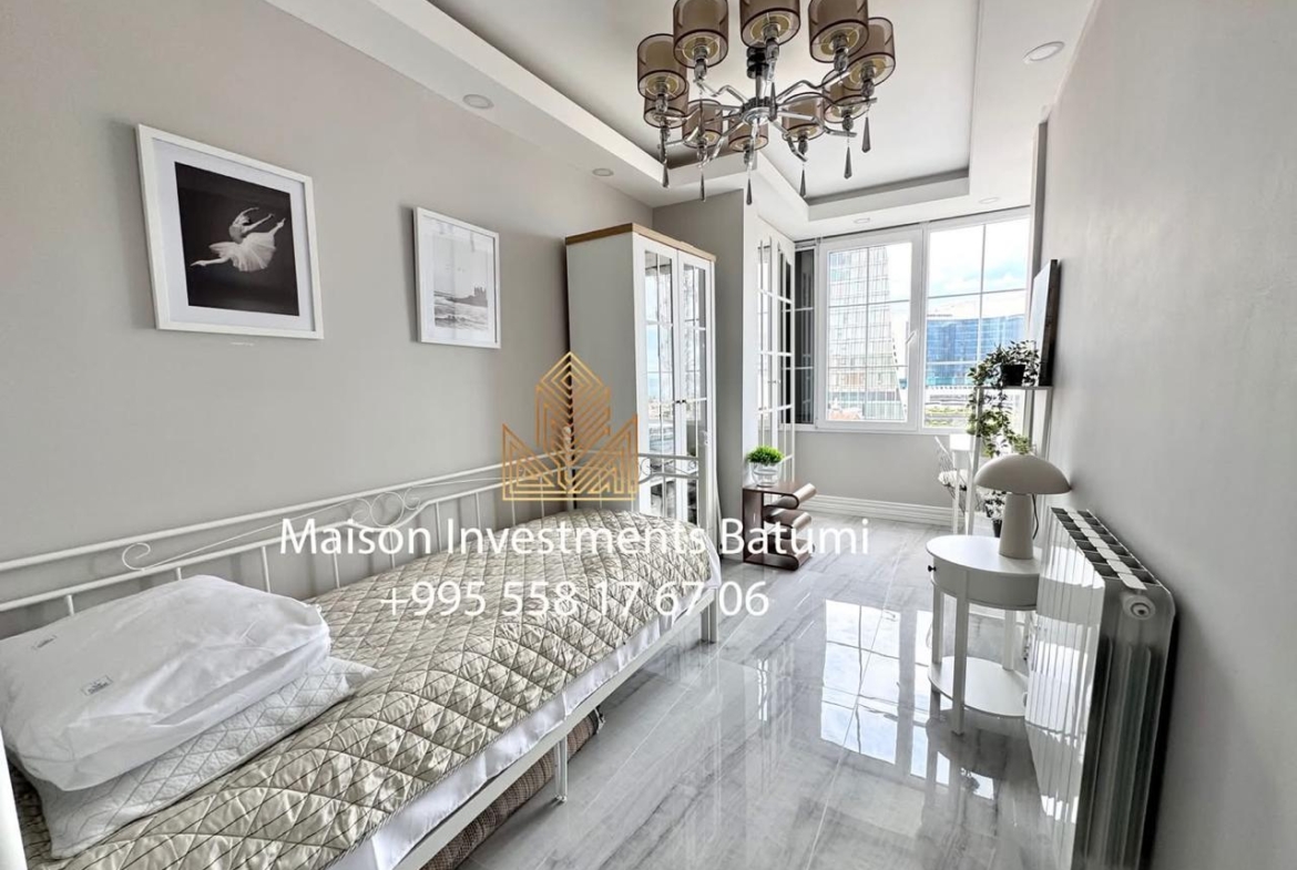 Three room apartment on Rustaveli avenue