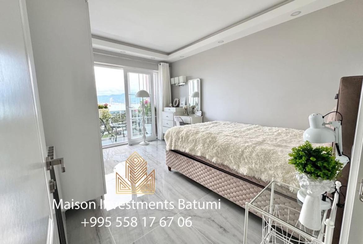 Three room apartment on Rustaveli avenue