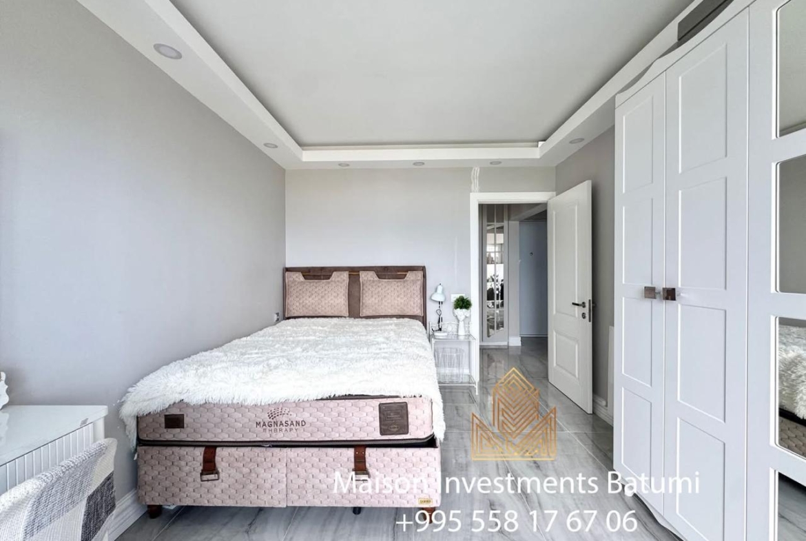 Three room apartment on Rustaveli avenue