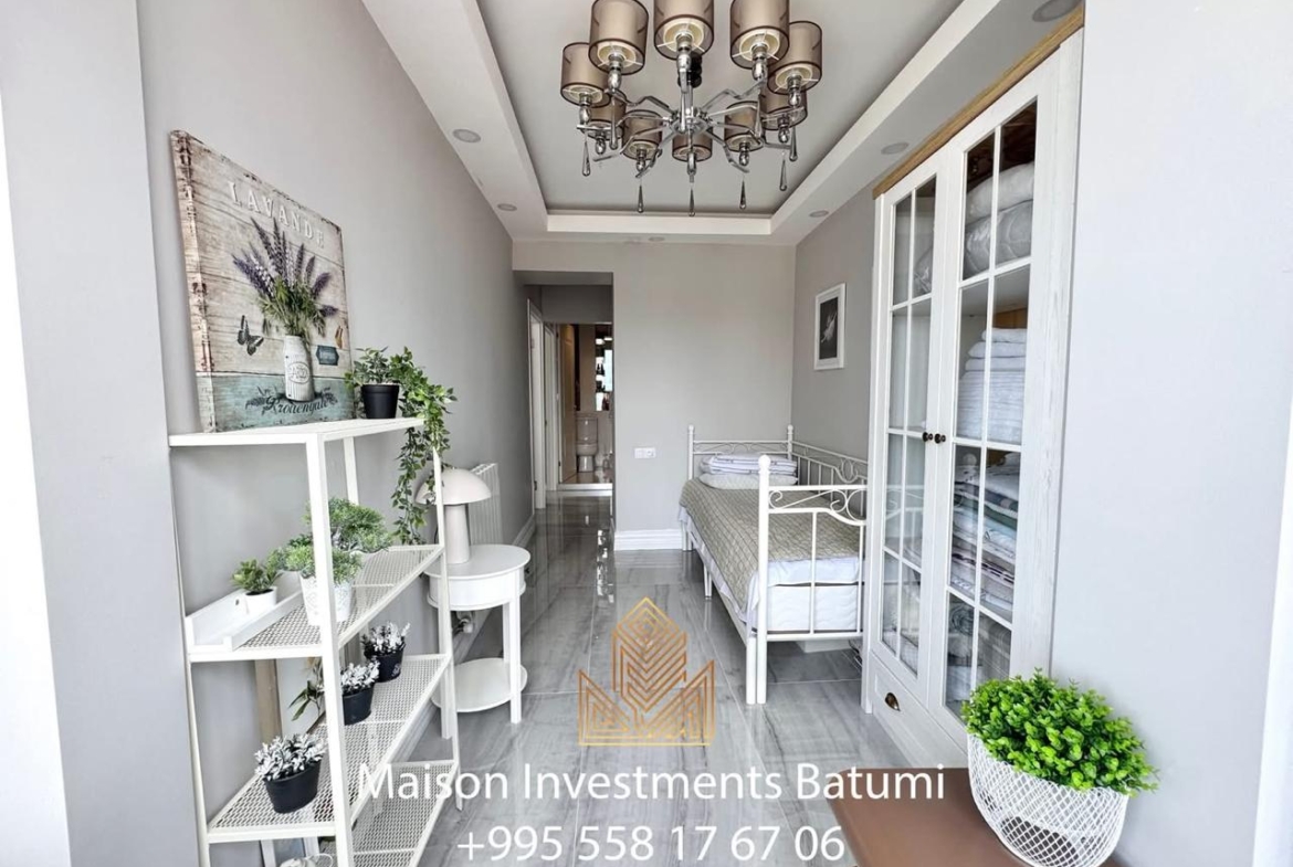 Three room apartment on Rustaveli avenue