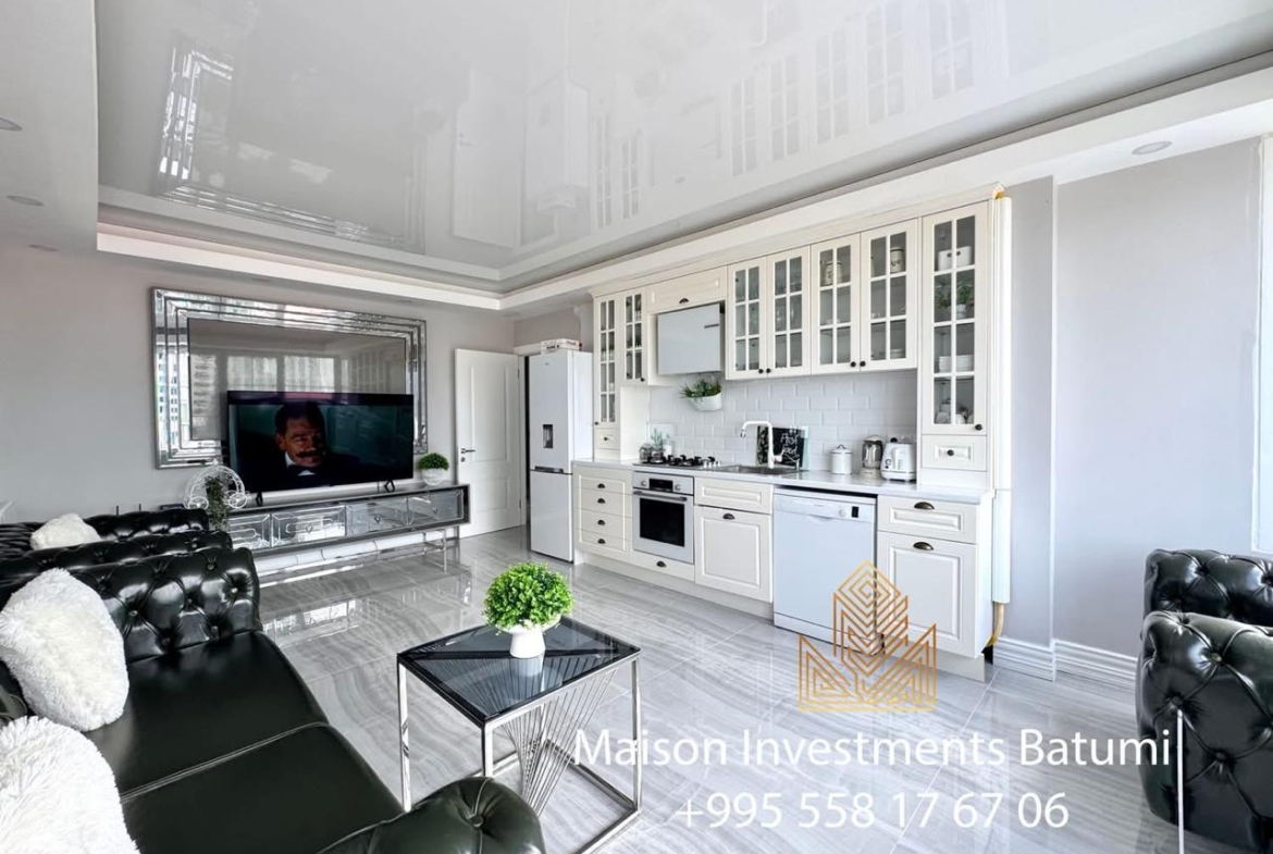 Three room apartment on Rustaveli avenue