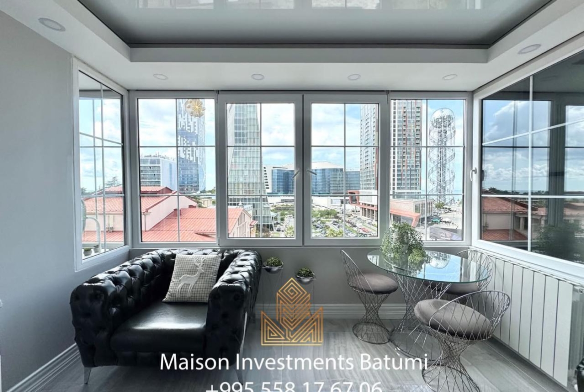 Three room apartment on Rustaveli avenue