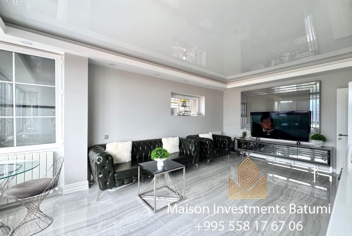 Three room apartment on Rustaveli avenue