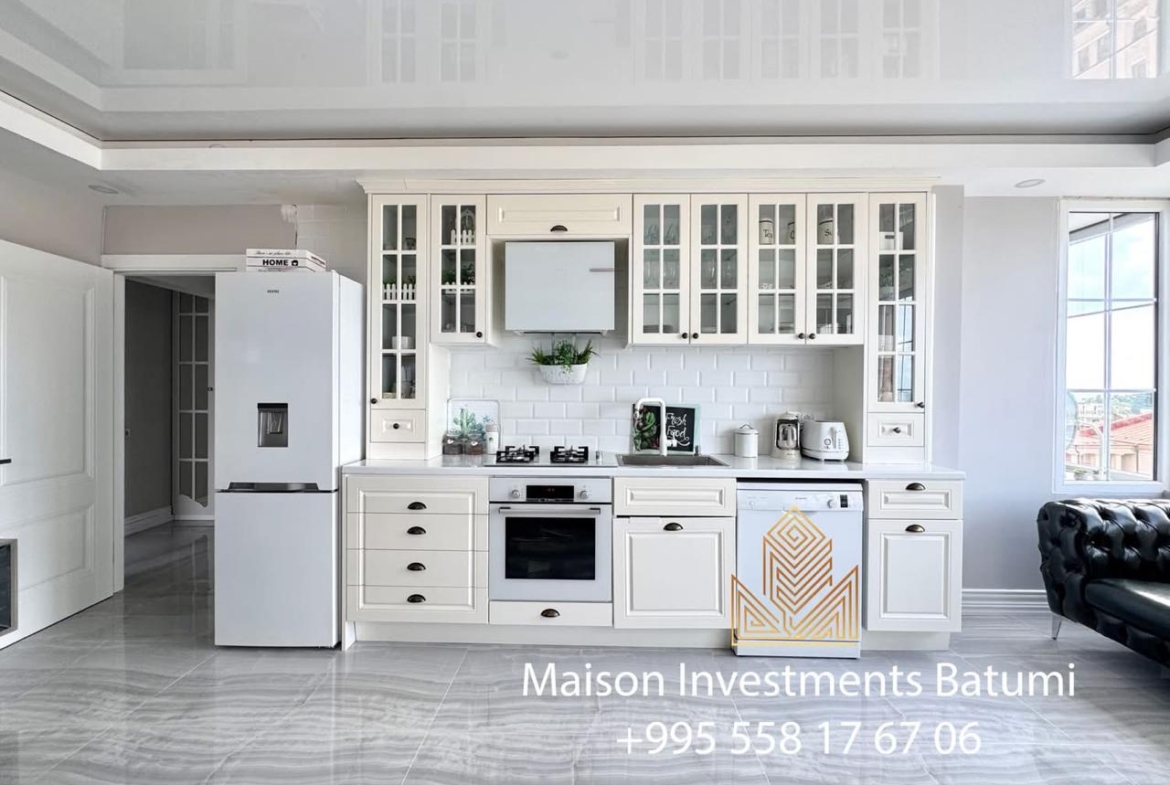 Three room apartment on Rustaveli avenue