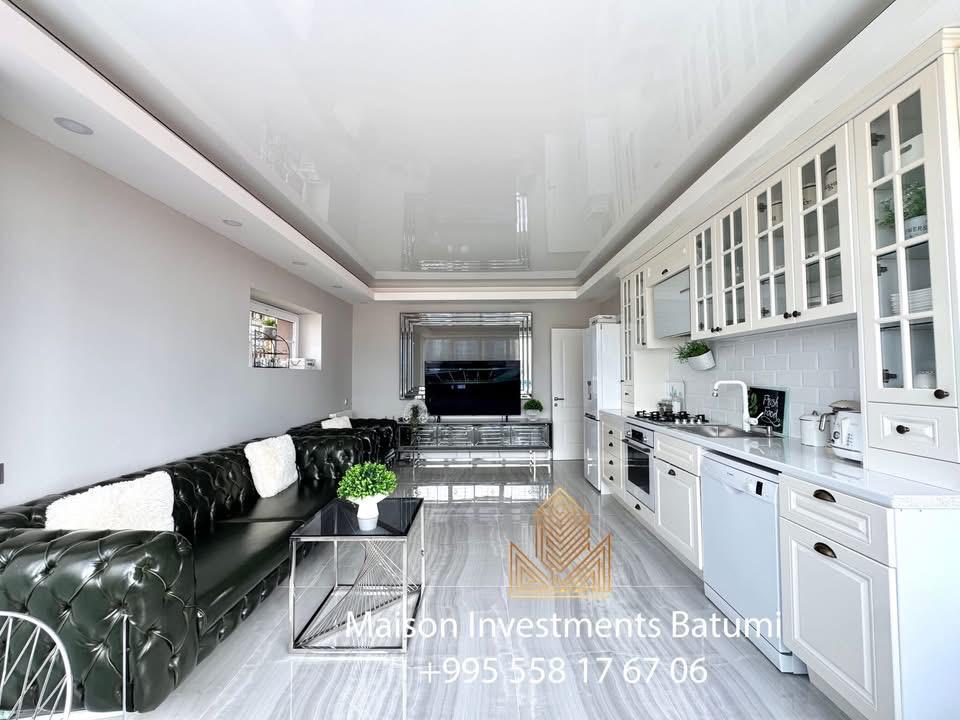 Three room apartment on Rustaveli avenue