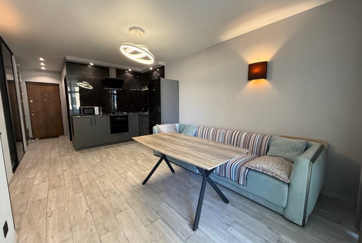 Three room apartment in Black Sea Tower