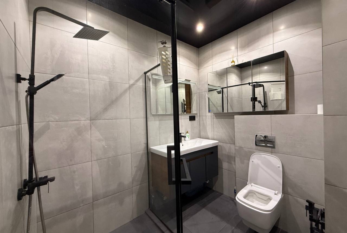 Three room apartment in Black Sea Tower