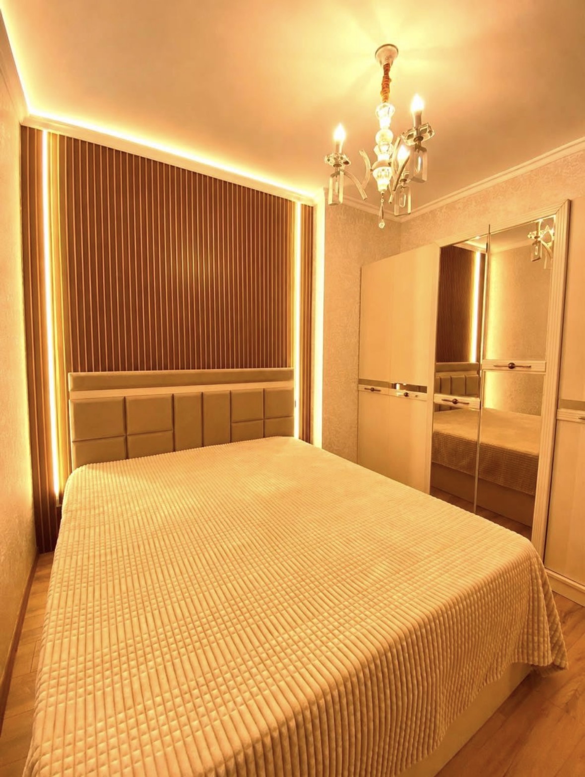 Screenshot Four room apartment in old Batumi