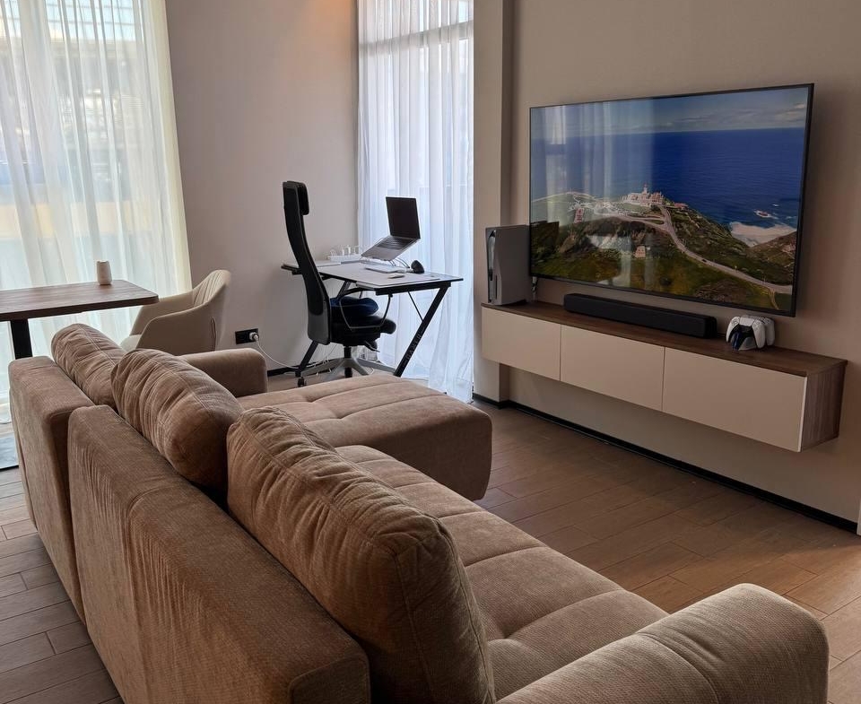 Three room apartment in Black sea towers