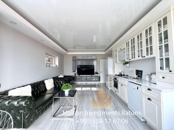 Three room apartment on Rustaveli avenue