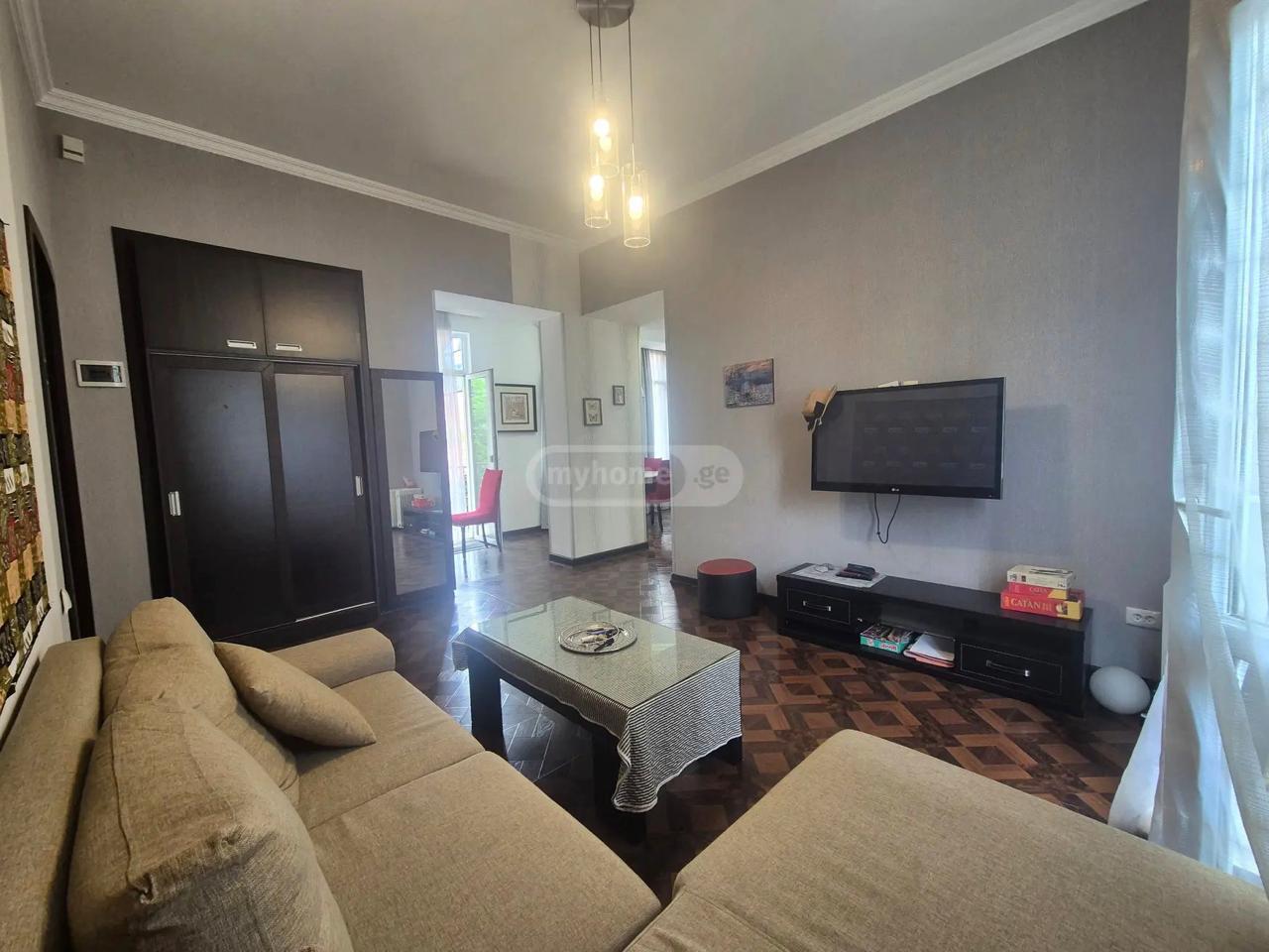 Three room apartment on Jordania street