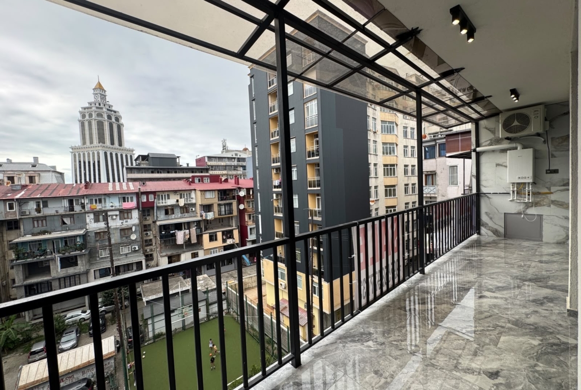 Three room apartment on Memed Abashidze street