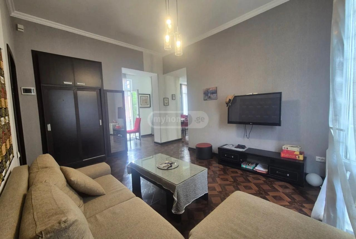 Three room apartment on Jordania street