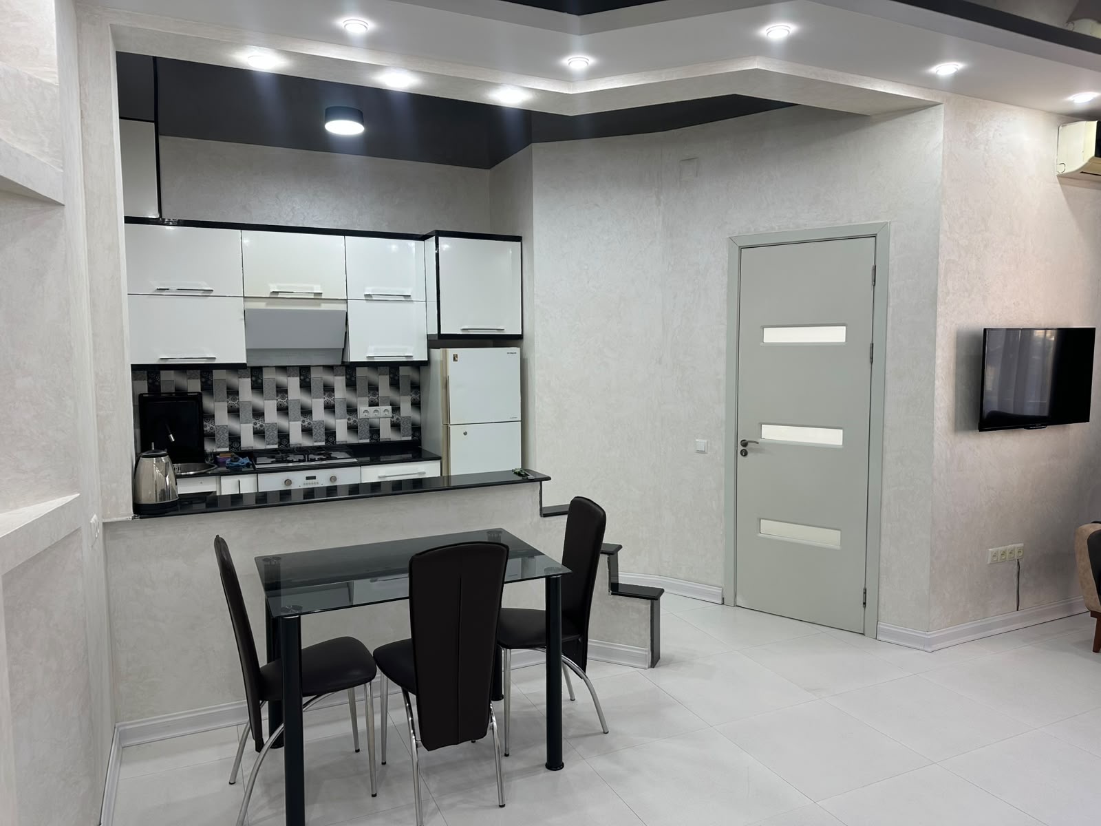 1959e59e-3015-4fe2-a840-1eaa57e000ec Two room apartment in Old part of Batumi, Chavchavadze street