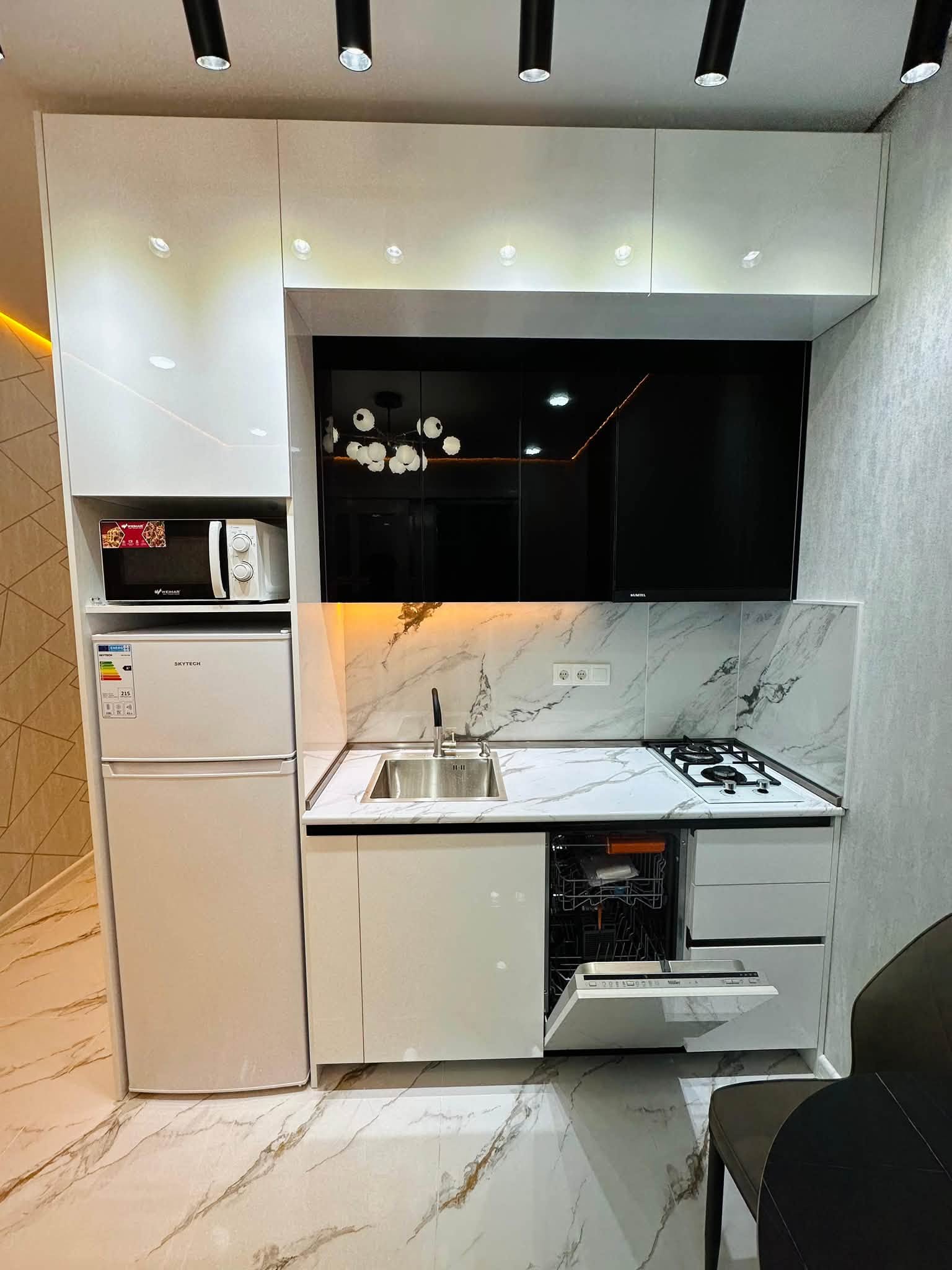 787135901_1016783398086065_2223232413050364616_n Studio for sale in Komunna Tower